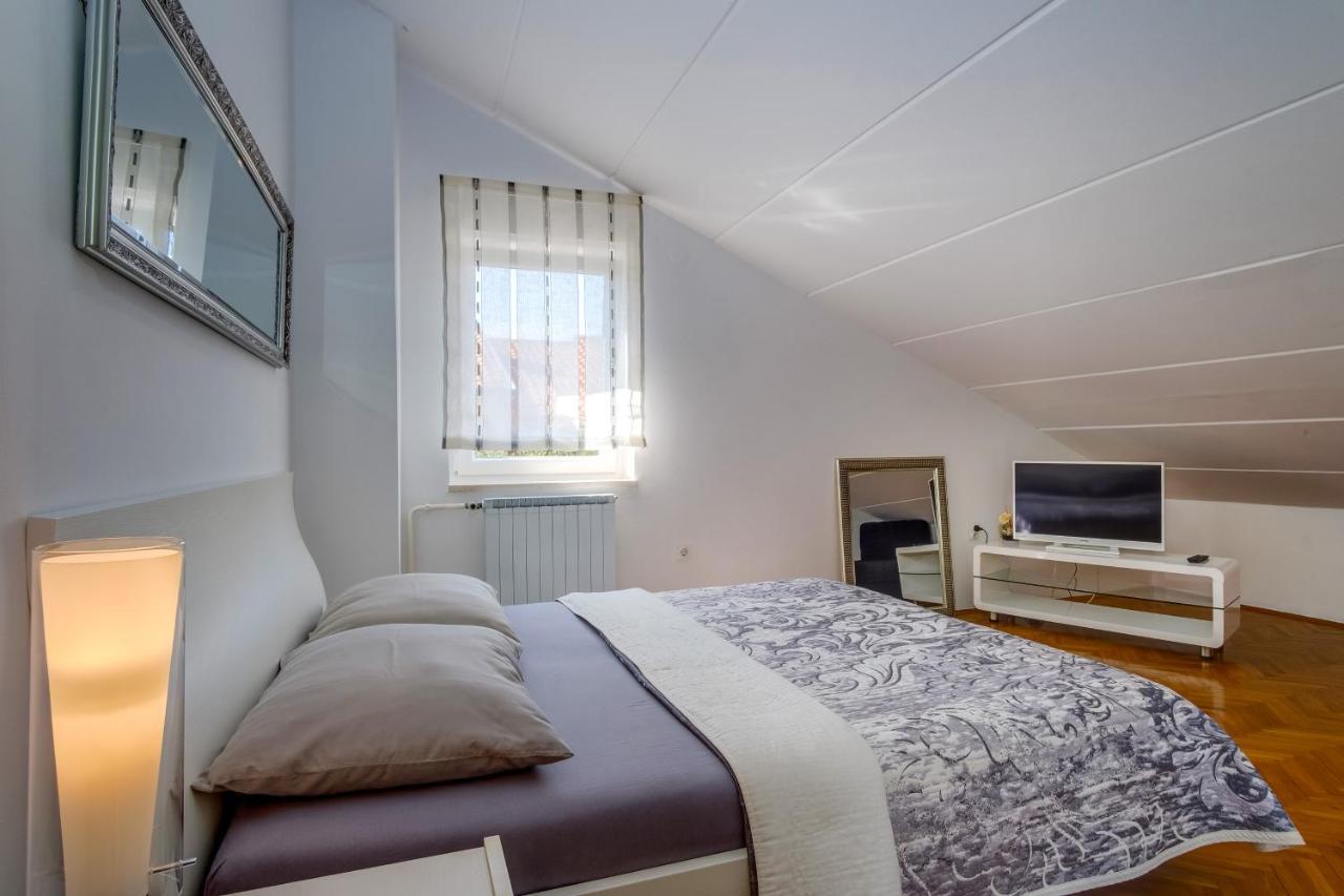 Leonida Apartment Mali Losinj Exterior photo