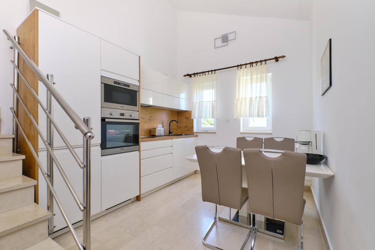 Leonida Apartment Mali Losinj Exterior photo